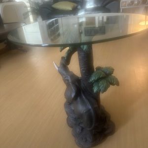 TUSCANO 30” ROUND GLASS SIDE TABL WITH ELEPHANT TROPICAL RESIN BASE ( NOVELTY)